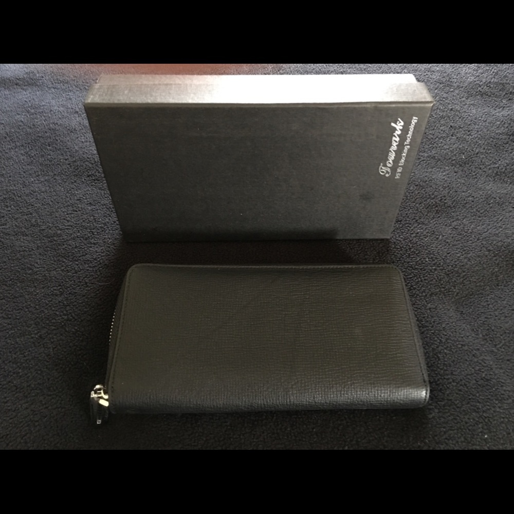 All leather black clutch. RFD protection.